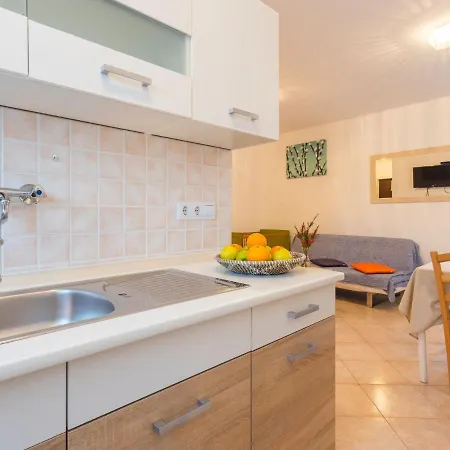 Tireli - Prc143 By Interhome * Poreč